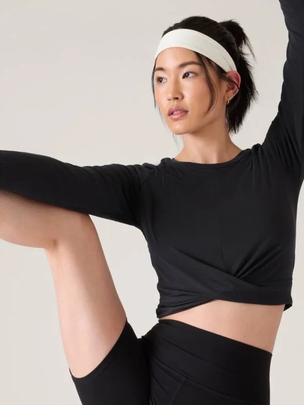 NWT Athleta With Ease Twist Top Black Size Small Long Sleeve